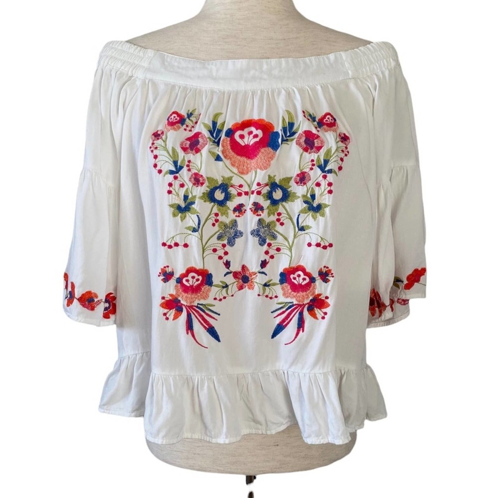 ⭐️ SOLD ⭐️ Umgee Bohemian Floral Embroidered Off Shoulder Top Size Small White - Picture 1 of 10